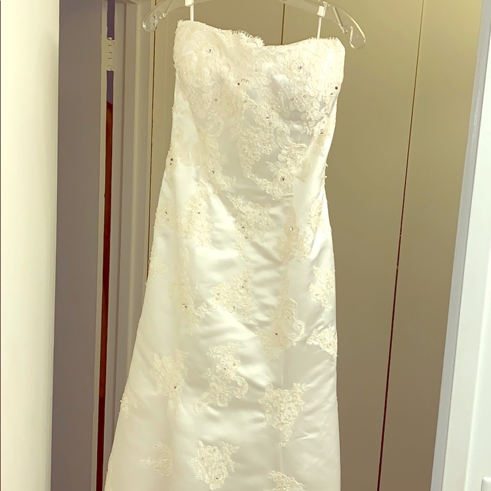 Beautiful NEW Off White Strapless Wedding Dress